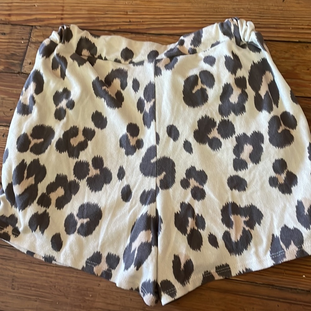 BiBi Leopard Shorts - Picture 5 of 5
